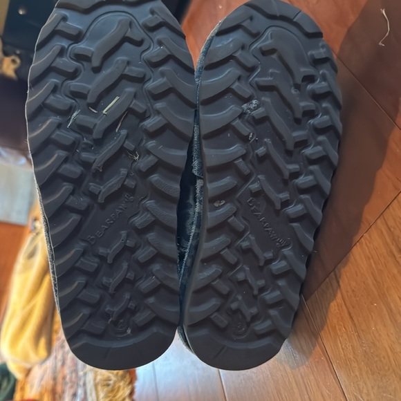 Bearpaw Leopard Print Kids’ Boot, size 2. - Picture 3 of 5